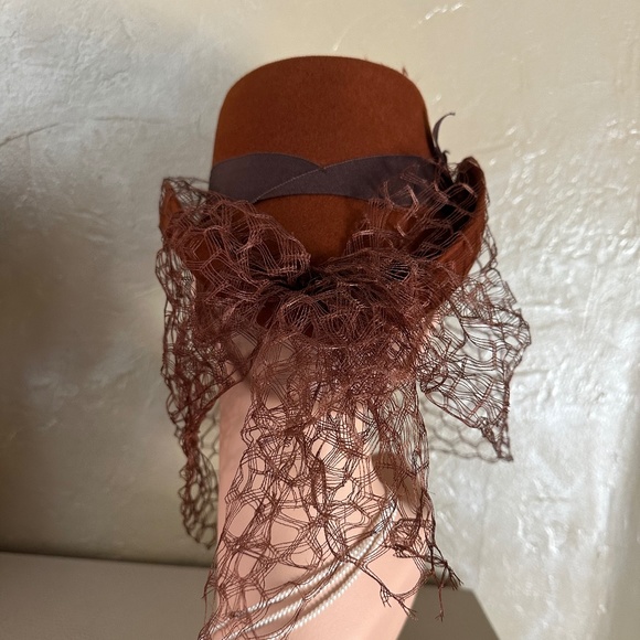 BREATHTAKING 1940s\' BRICK FELT TOPHAT WITH AMAZING MATCHING FULL VEIL + FEATHERS main image 11
